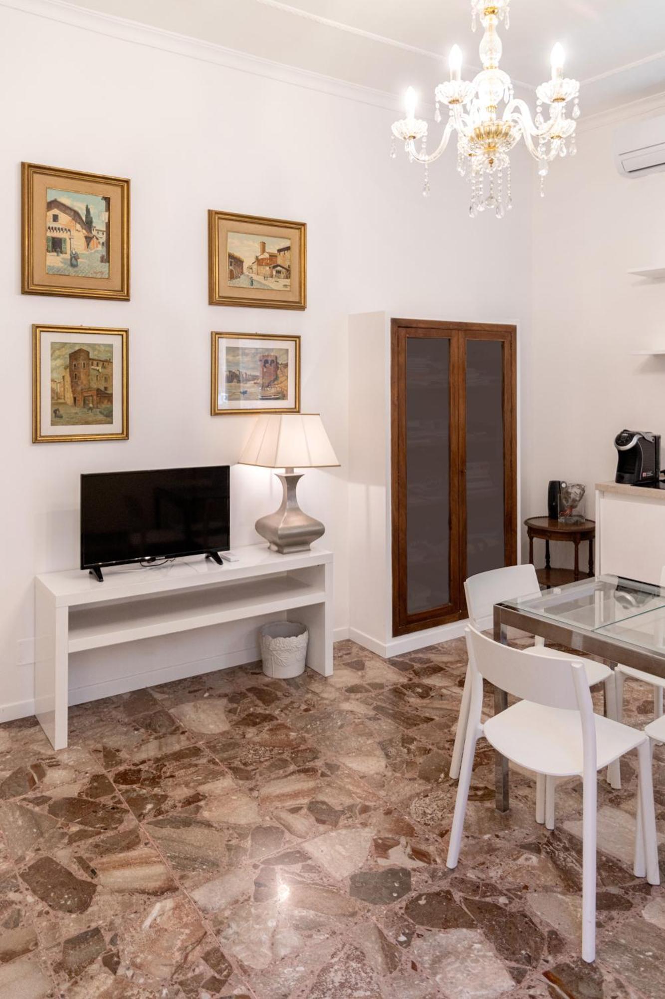 Apartment Dimora Quattro Cantoni - Rione Monti *